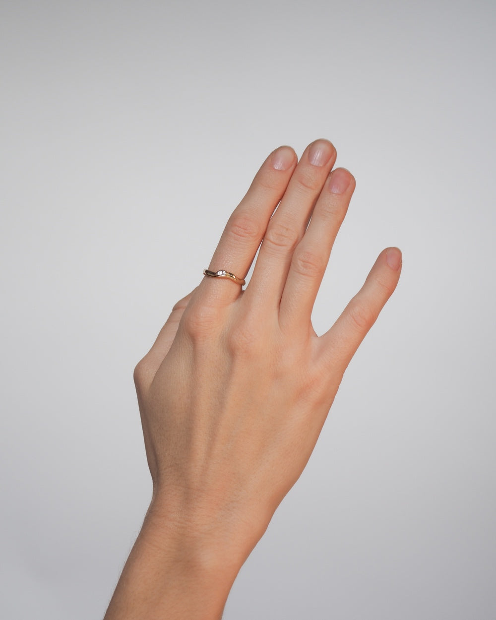 Kaya dråbe fingerring i 8 karat guld