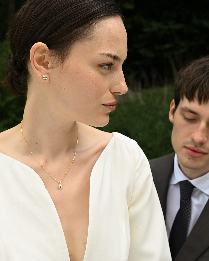 Alma vedhæng i forgyldt med diamant