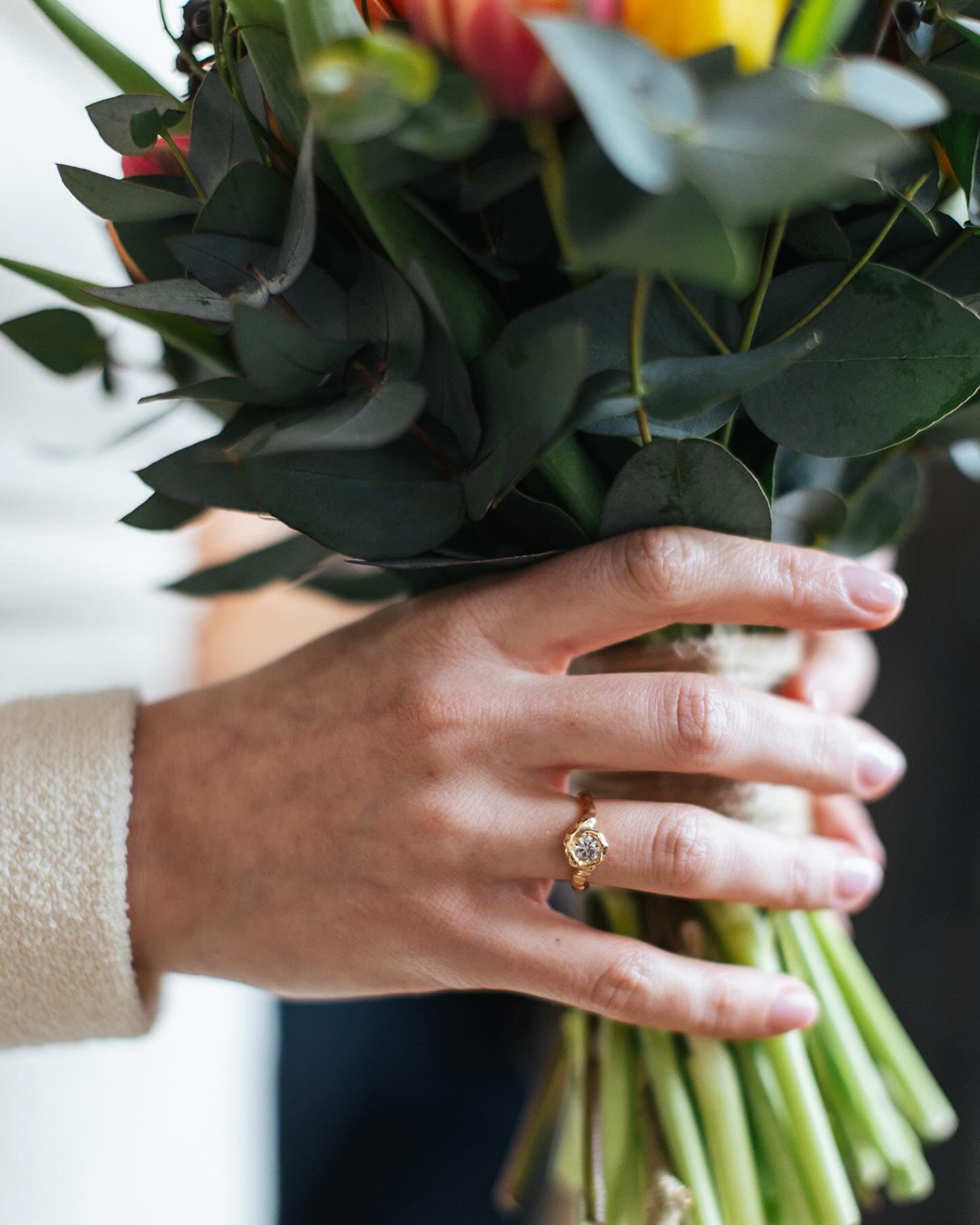 Safi fingerring i 18 karat guld