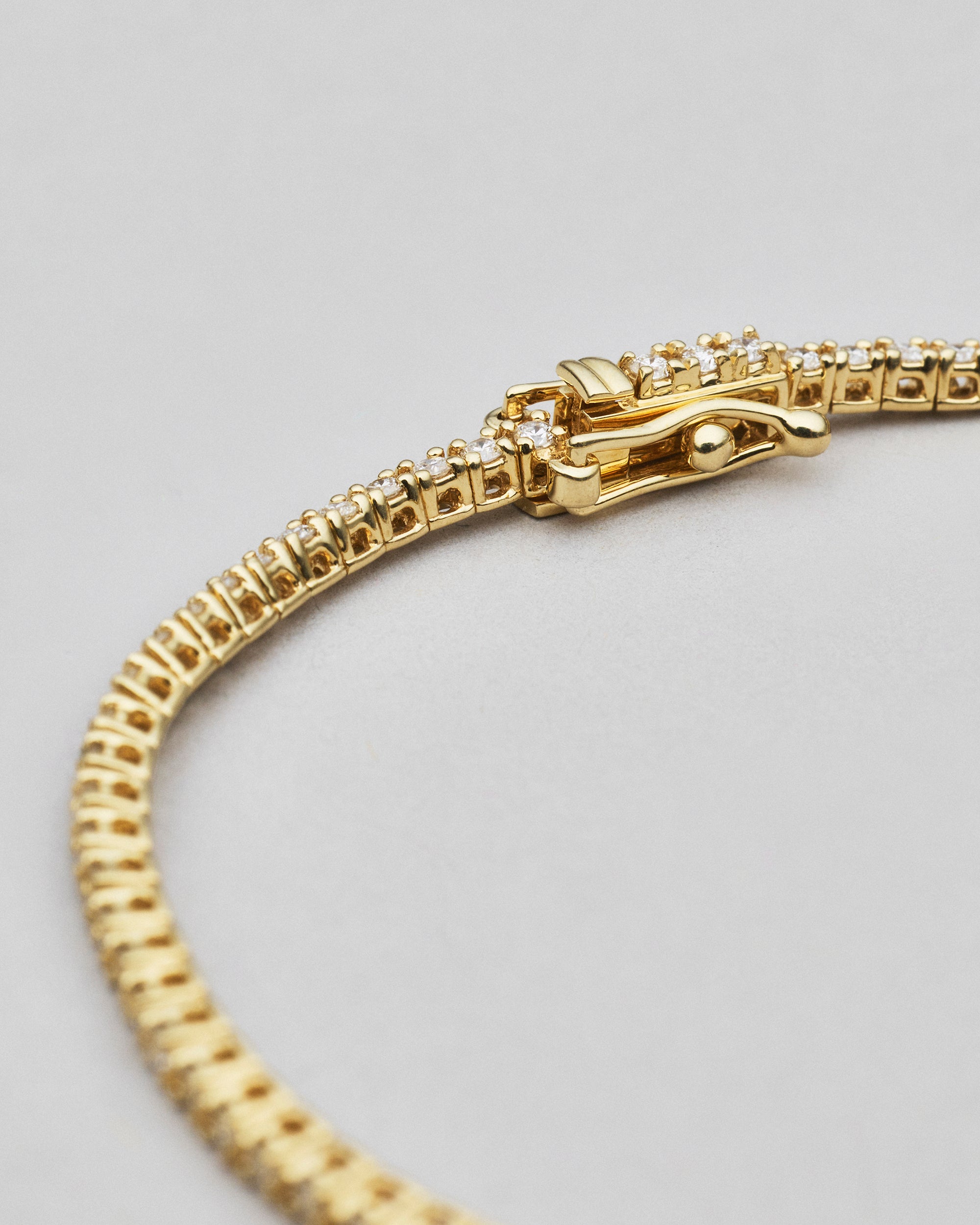Tennisarmbånd i 18 karat guld