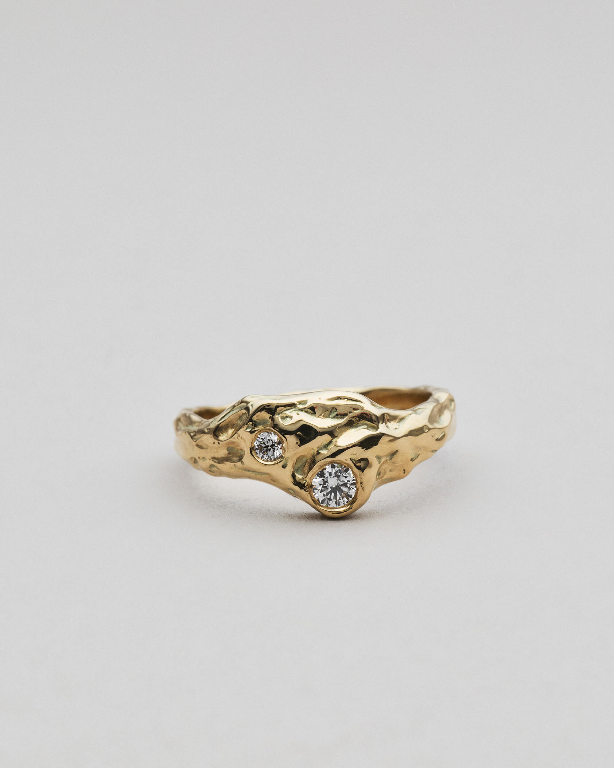 Viola fingerring i 14 karat guld med diamanter