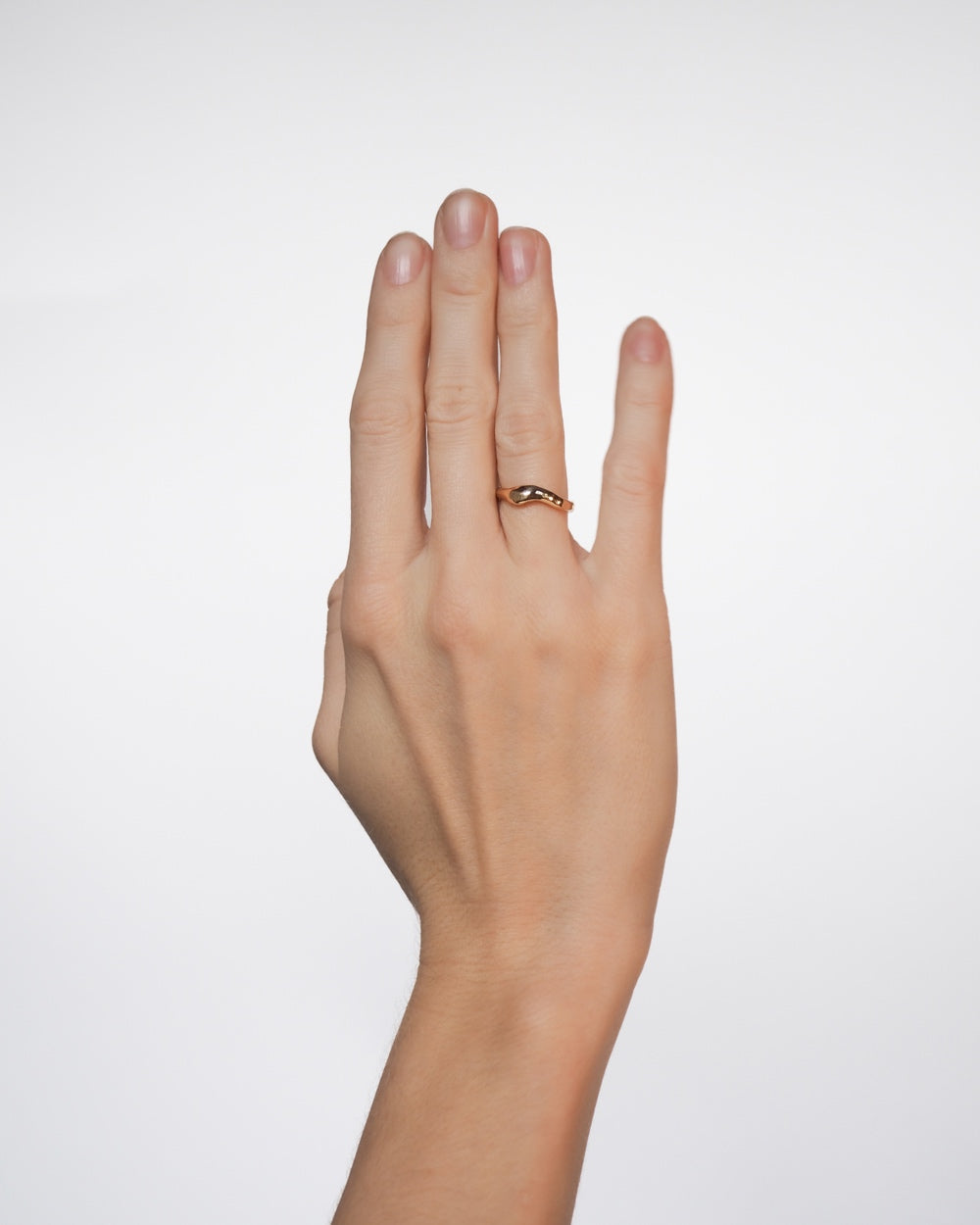 Bente fingerring i 14 karat guld