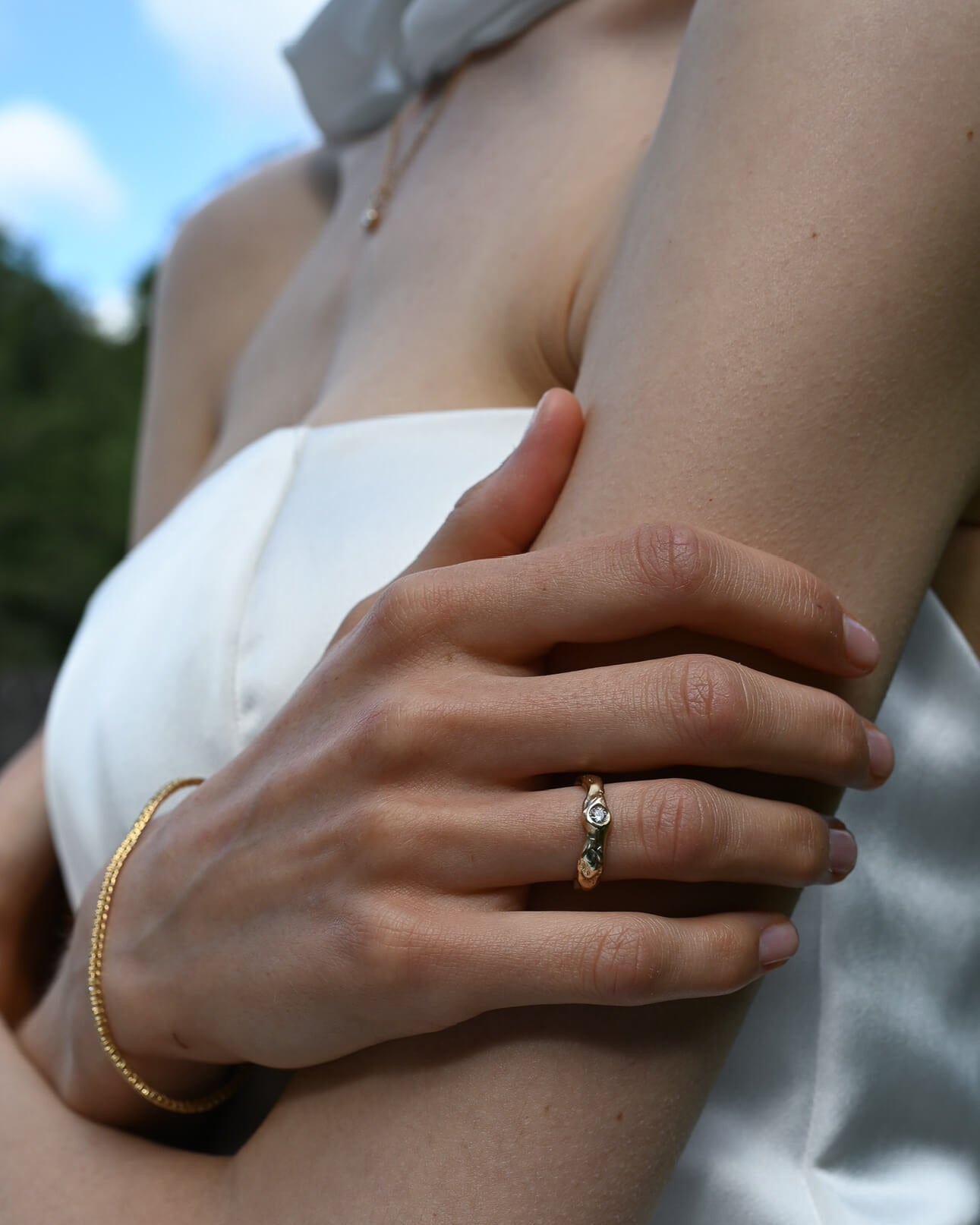 dagmar-vielsesring-guld-med-diamant