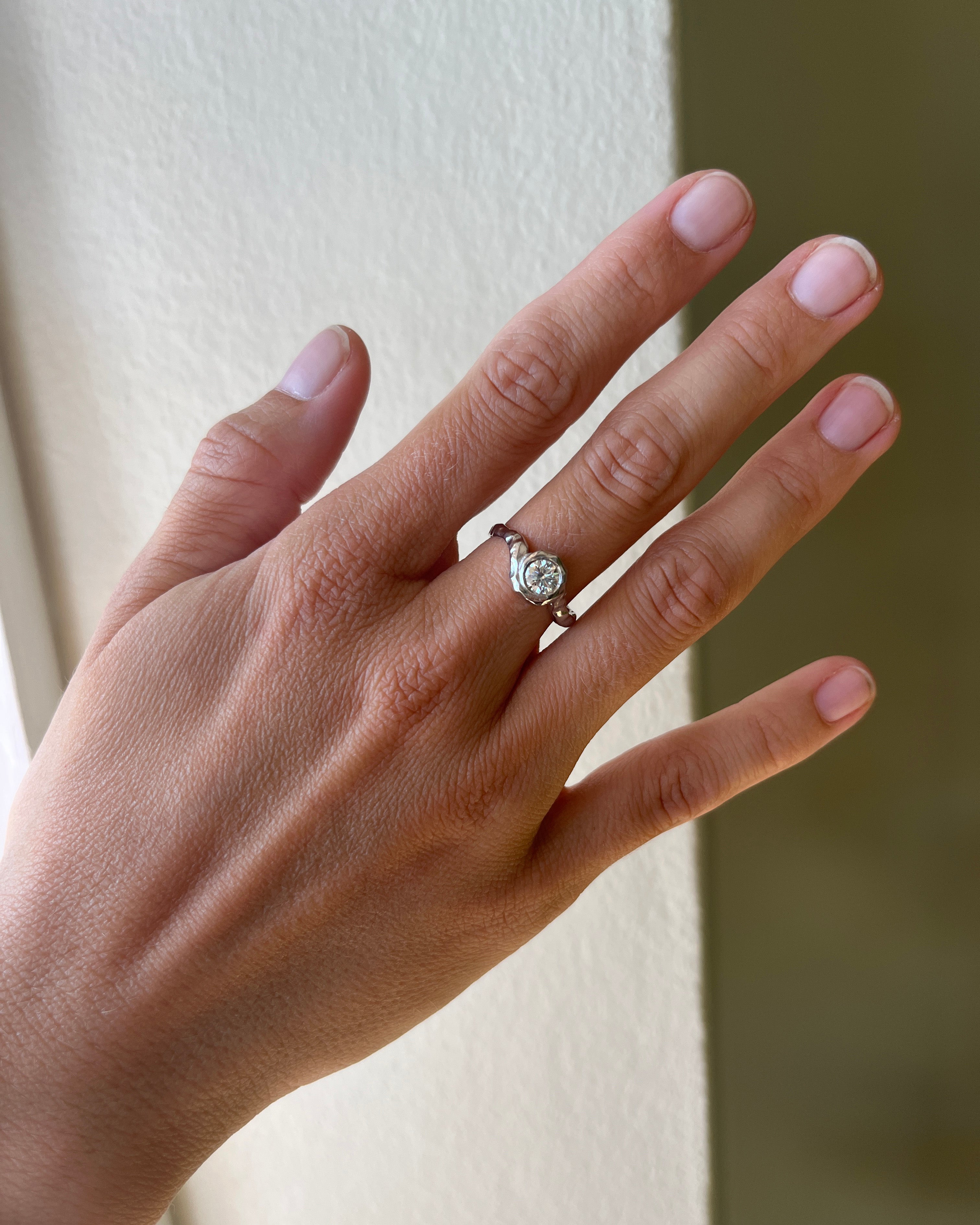 Safi fingerring i 18 karat guld
