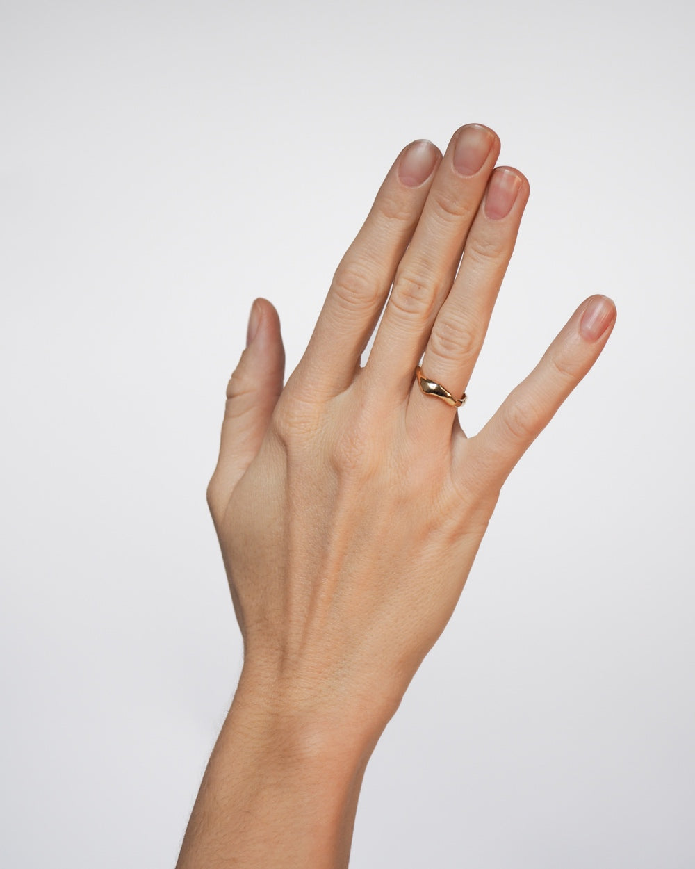 Bente fingerring i 14 karat guld