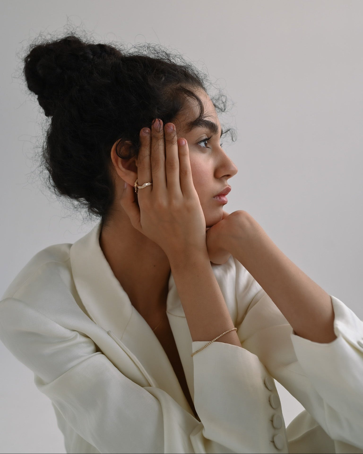 Kaya med diamanter fingerring i 18 karat guld