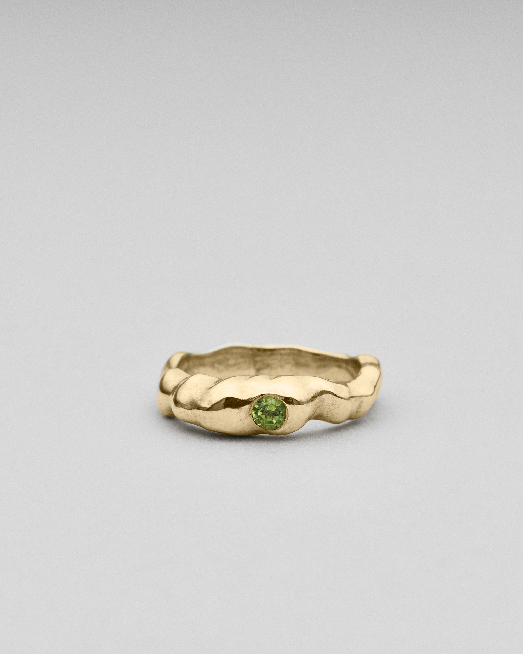 Winnie peridot fingerring i forgyldt