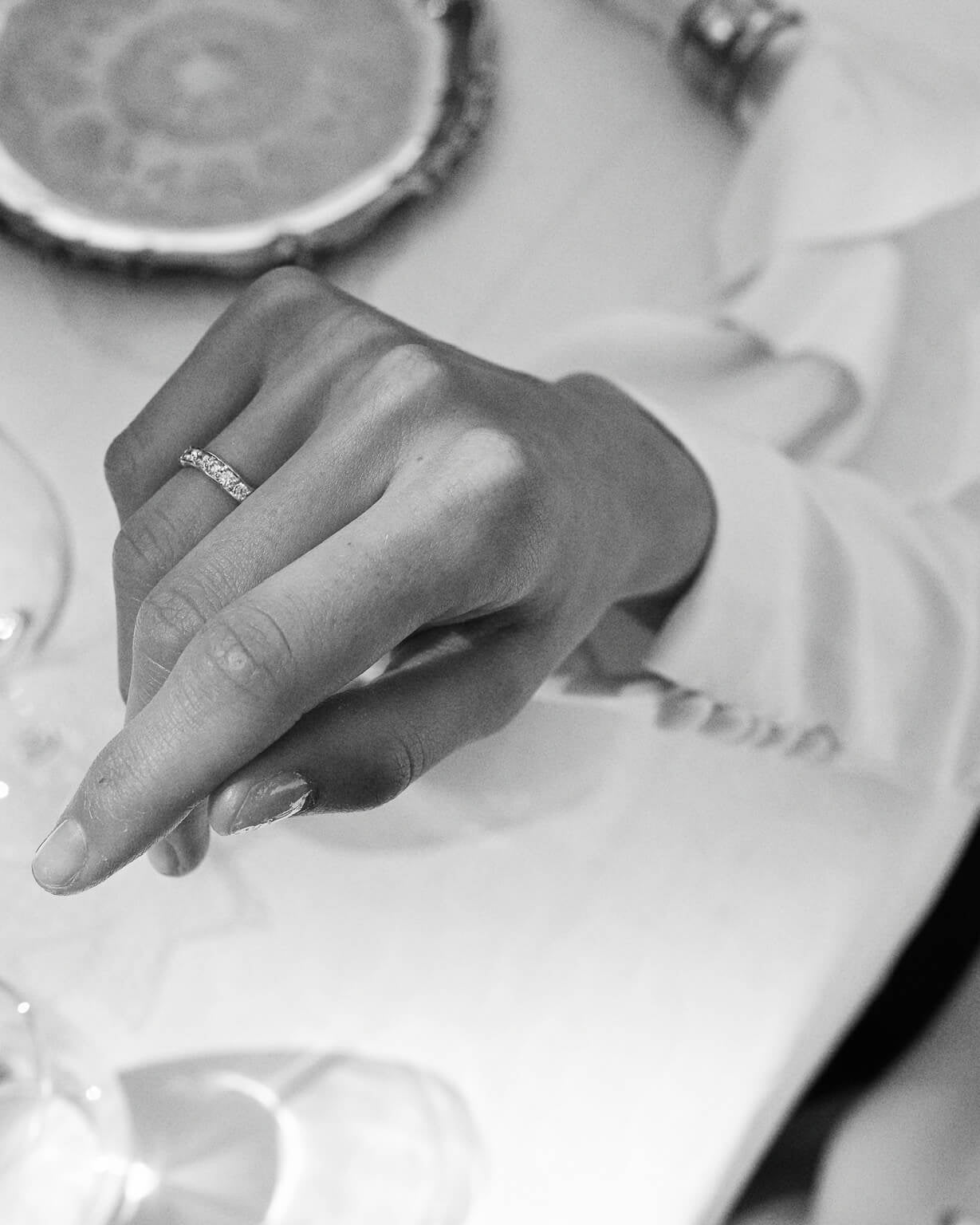 bea-vielsesring-med-diamanter