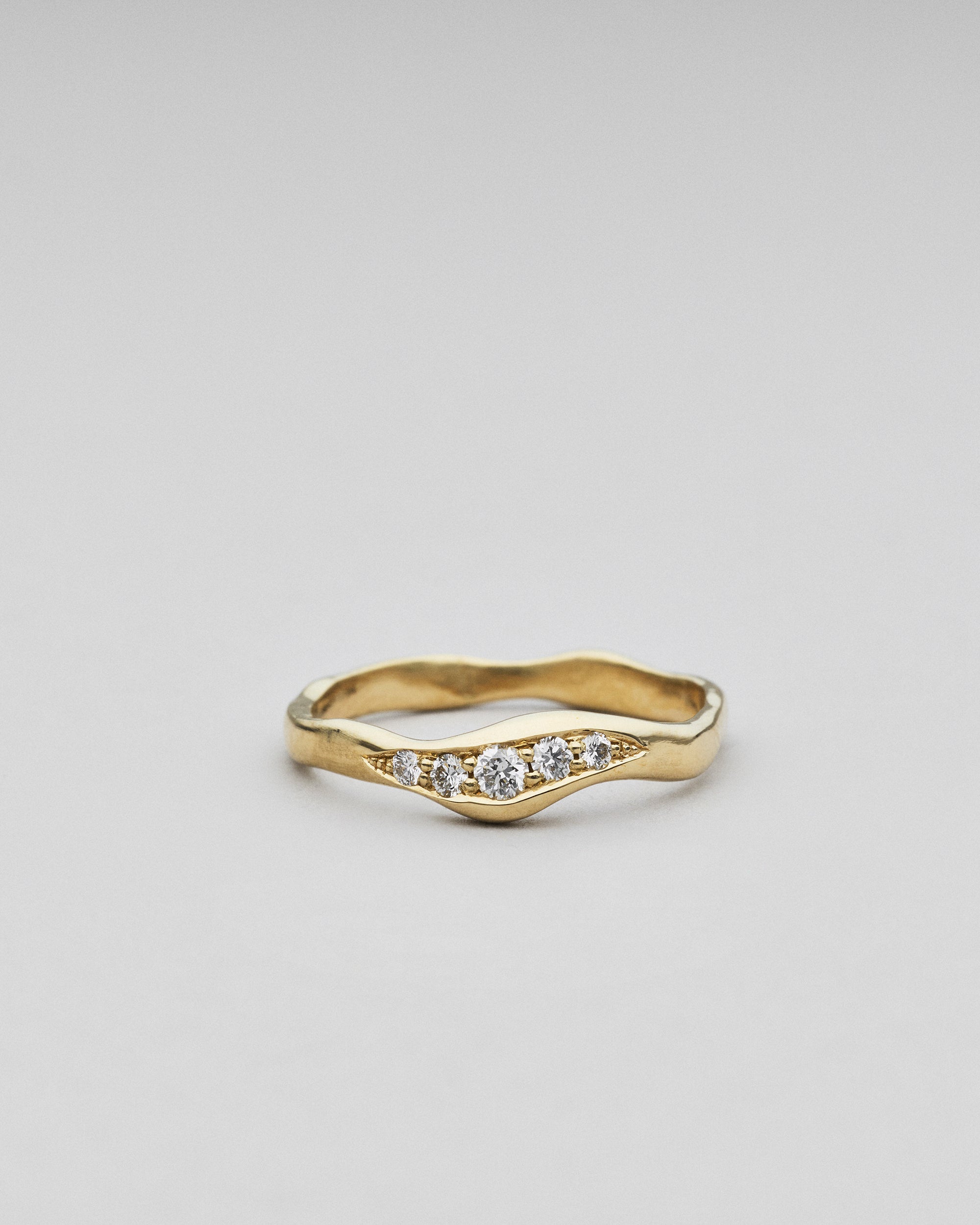 Berta fingerring i 18 karat guld