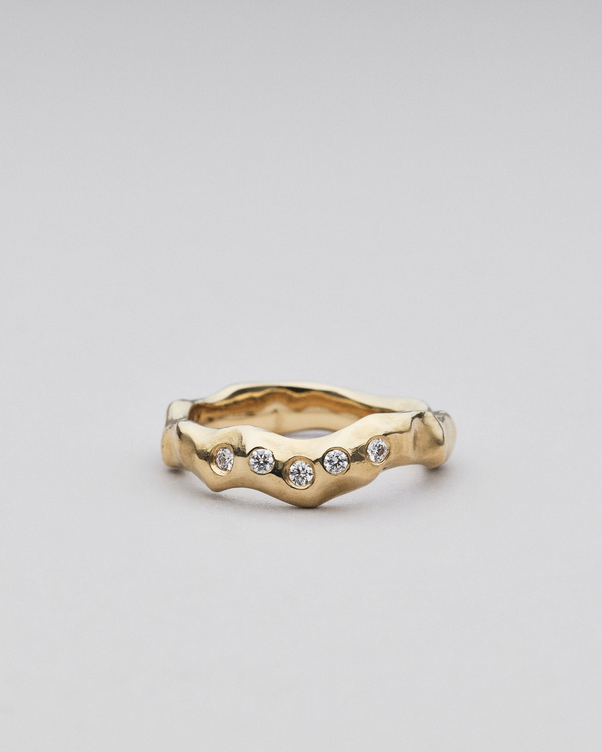 Hilda fingerring i 18 karat guld