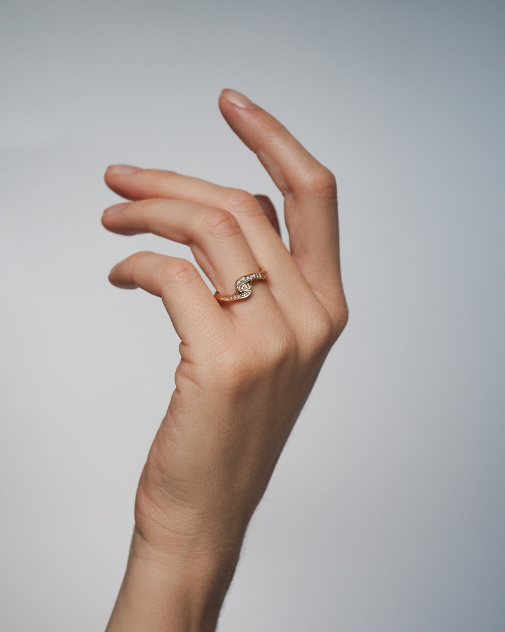 Ulla fingerring i 14 karat hvidguld