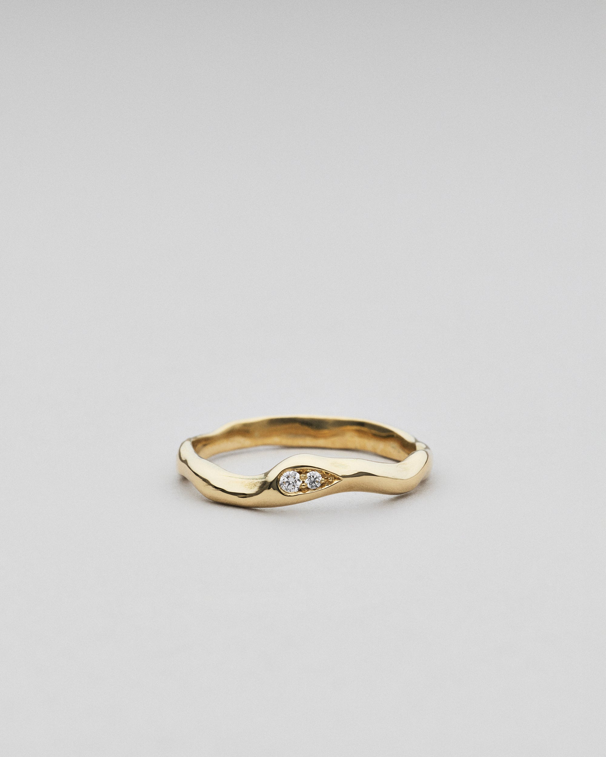 Kaya dråbe fingerring i 8 karat guld