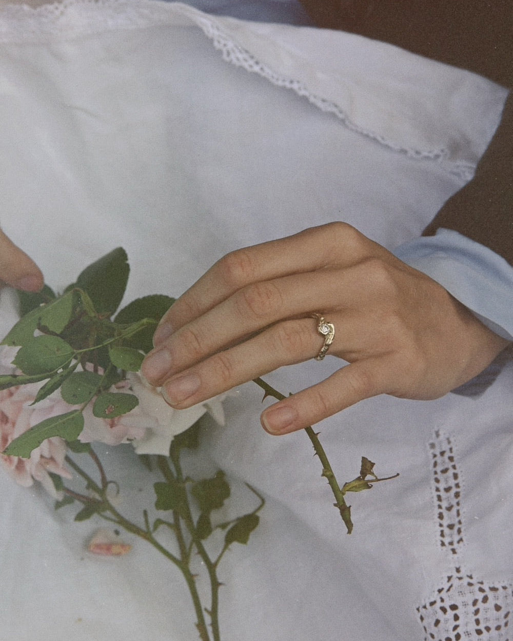Merle fingerring i 18 karat guld