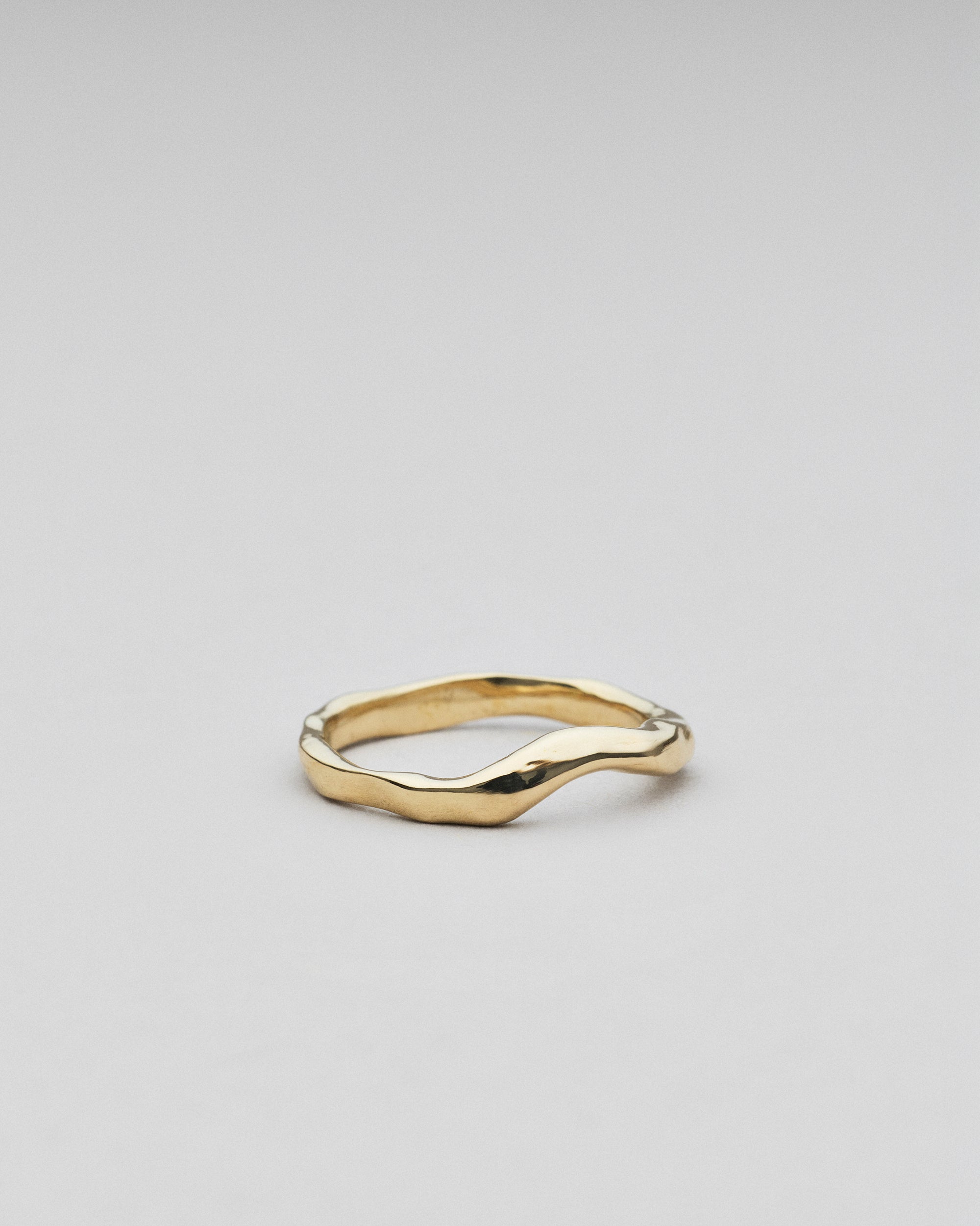 Nethe fingerring i 18 karat guld