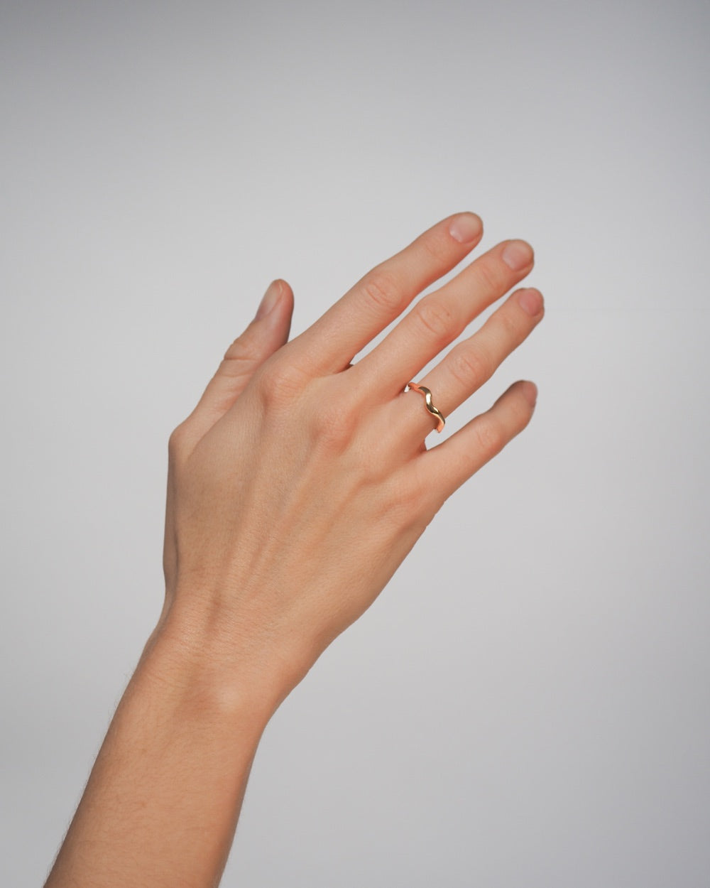 Puk fingerring i 18 karat guld