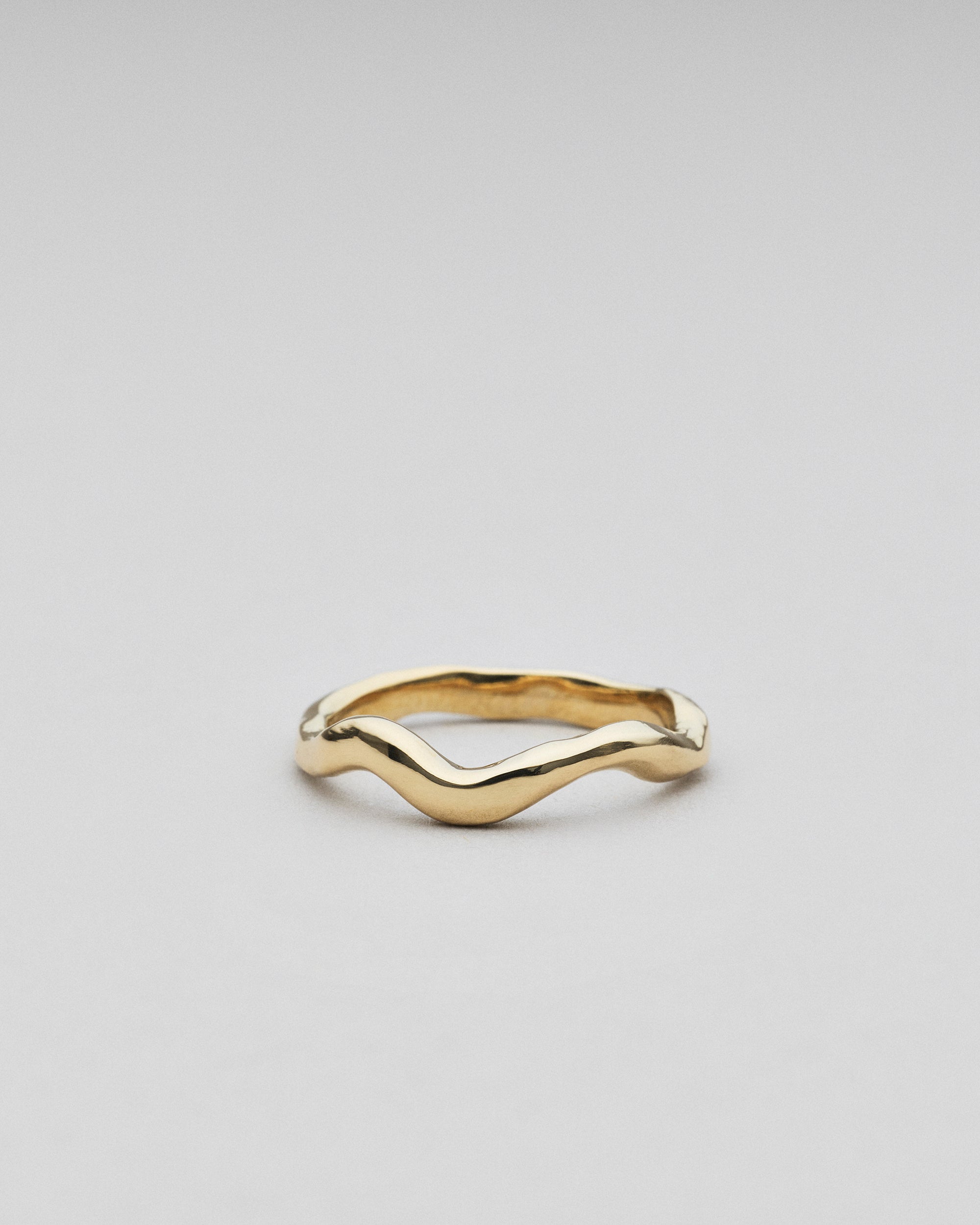 Puk fingerring i 18 karat guld