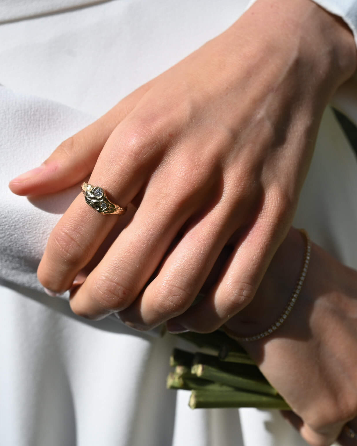 viola-fingerring-guld